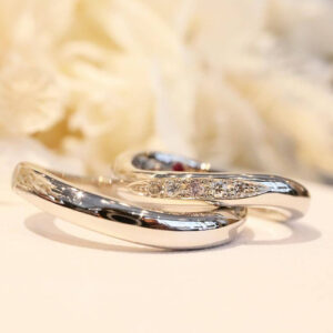 宝石つきの結婚指輪