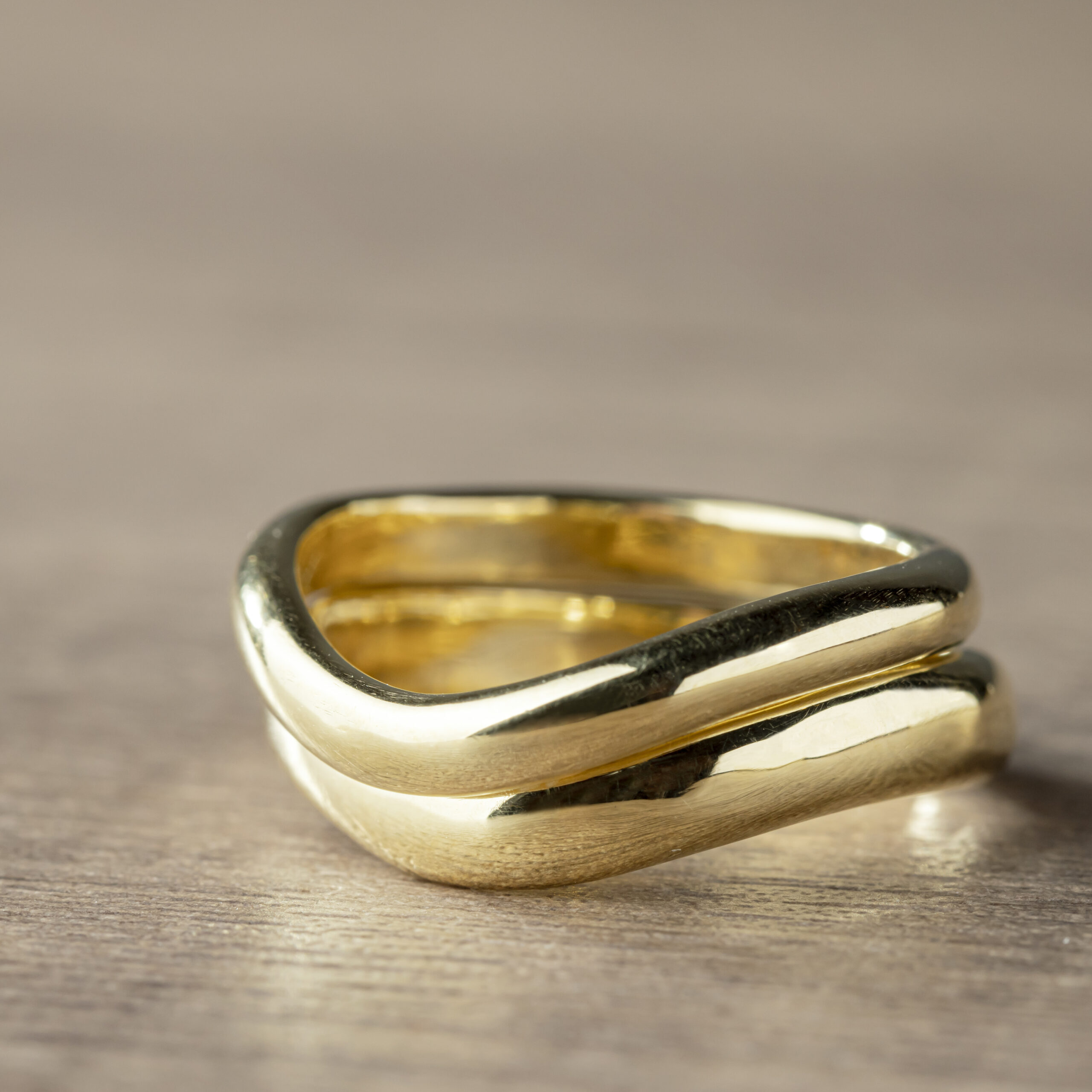 結婚指輪（彫金工法）ウェーブ鏡面