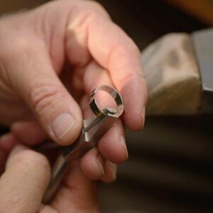 指輪のサイズ直し・リフォームが安い札幌の7店舗を料金比較！