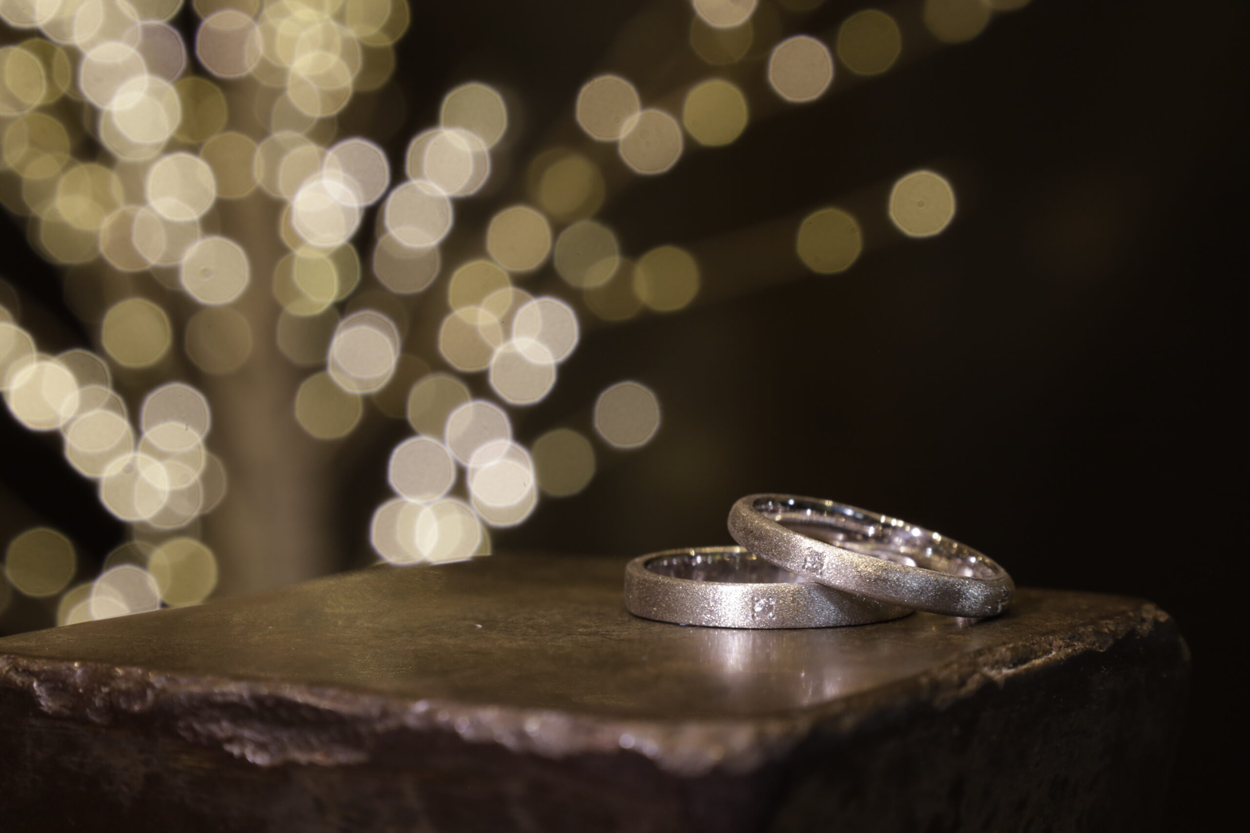 2023.ホリデーコース／ペアリング（彫金工法）サファイアななこ留め彫り留めスターダスト鏡面