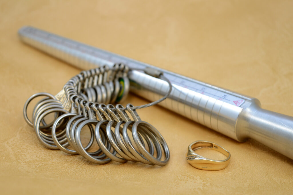Determining Ring Size | 工房Smith札幌