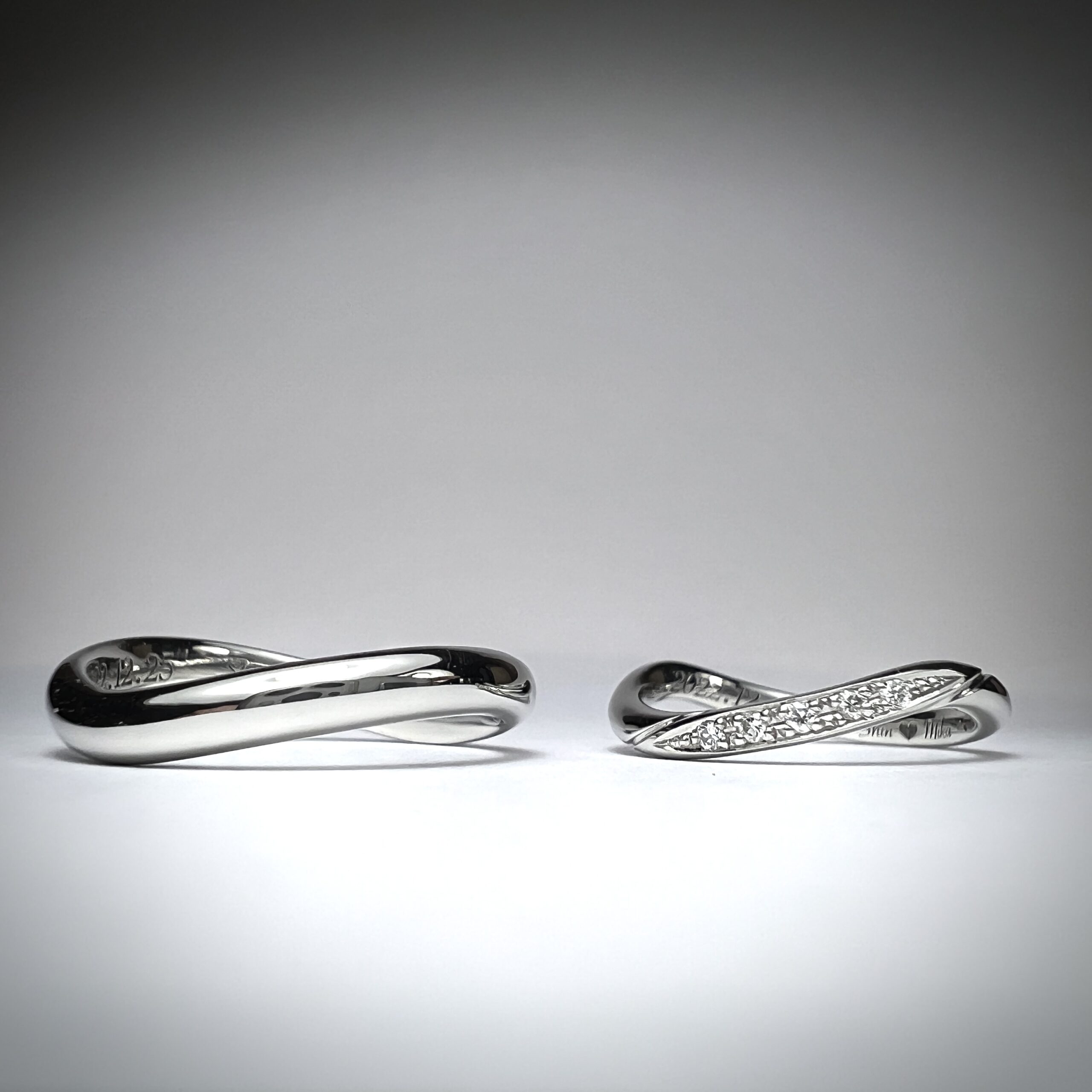 結婚指輪（彫金工法）ダイヤモンド彫り留めウェーブレーザー刻印鏡面