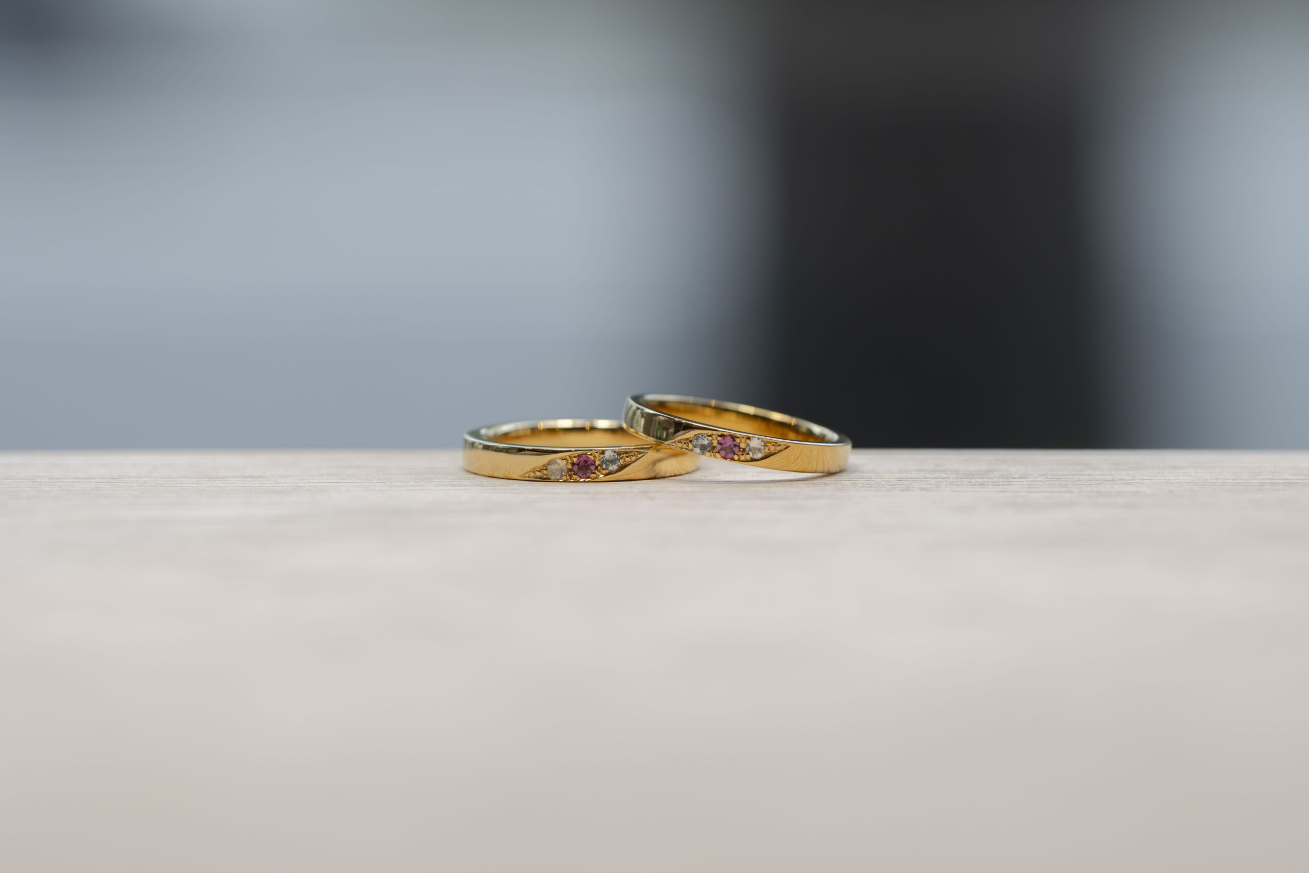 ペアリング（彫金工法）アクアマリンムーンストーンルビー彫り留め鏡面