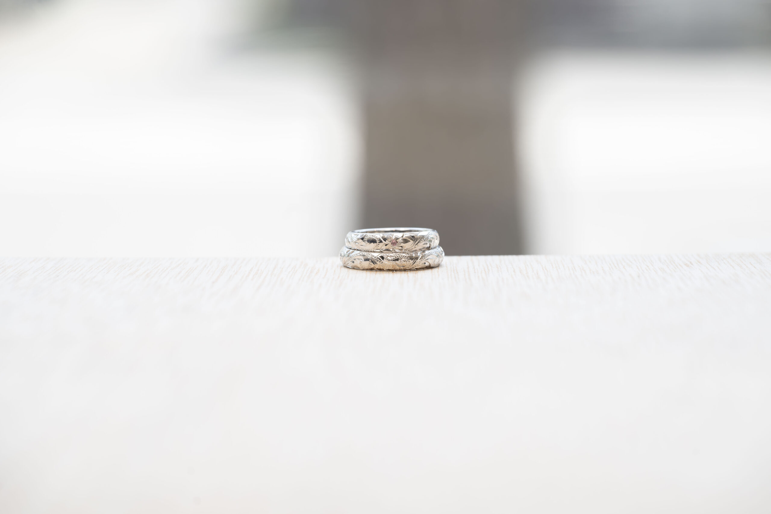 ペアリング（彫金工法）サファイア伏込み留めハワイアン鏡面