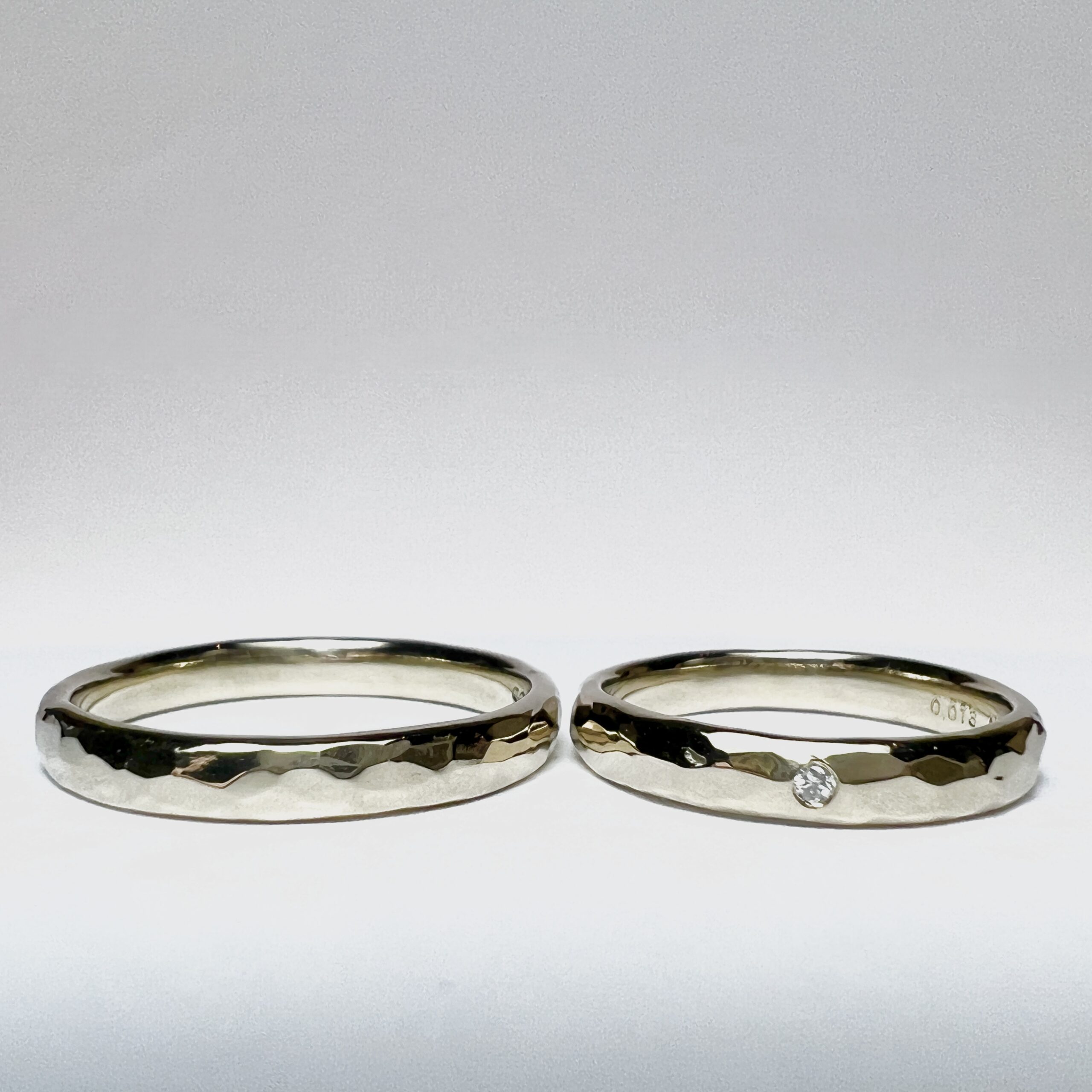 結婚指輪（彫金工法）ダイヤモンド伏込み留めハンマー鏡面