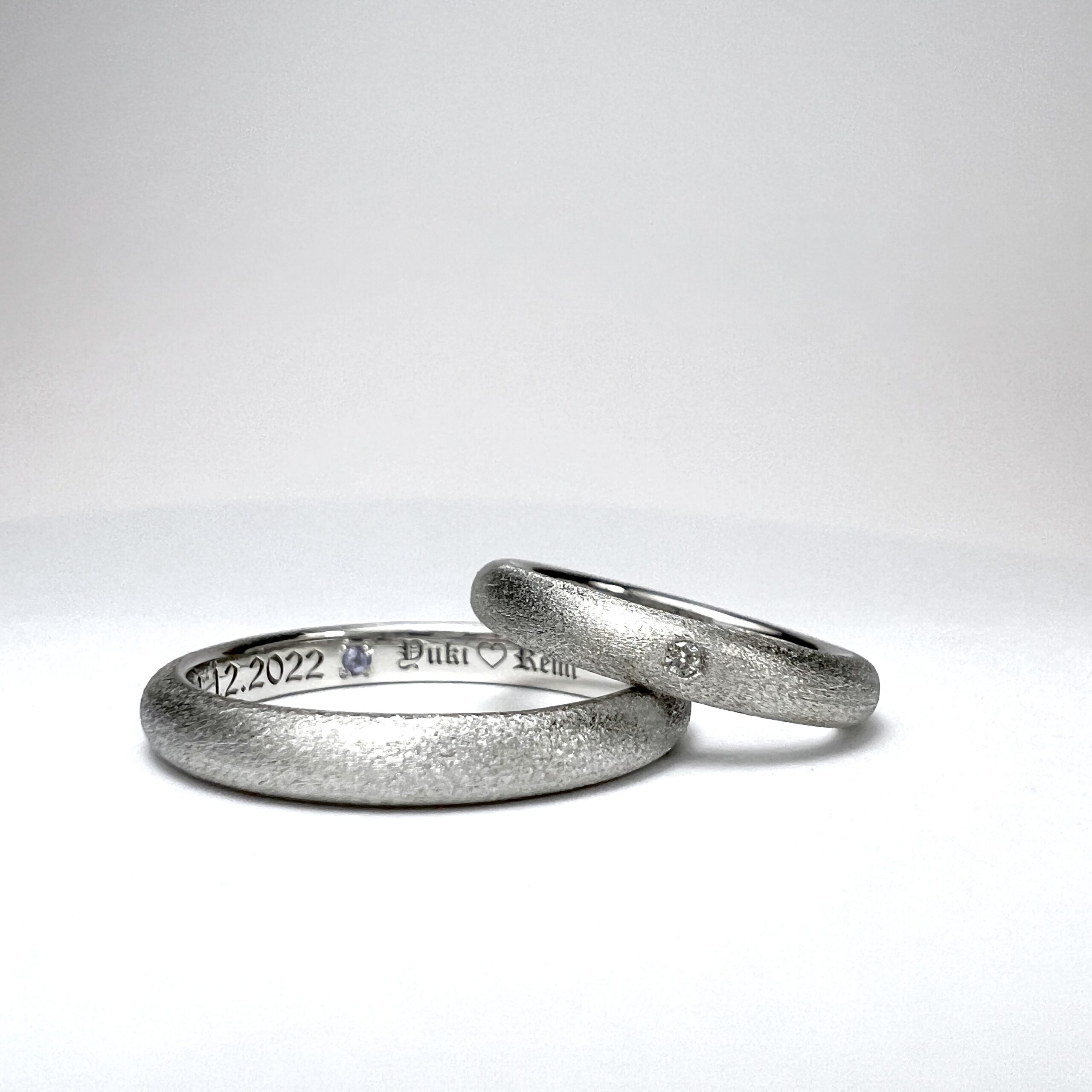 結婚指輪（彫金工法）ダイヤモンドタンザナイト伏込み留めスターダストレーザー刻印