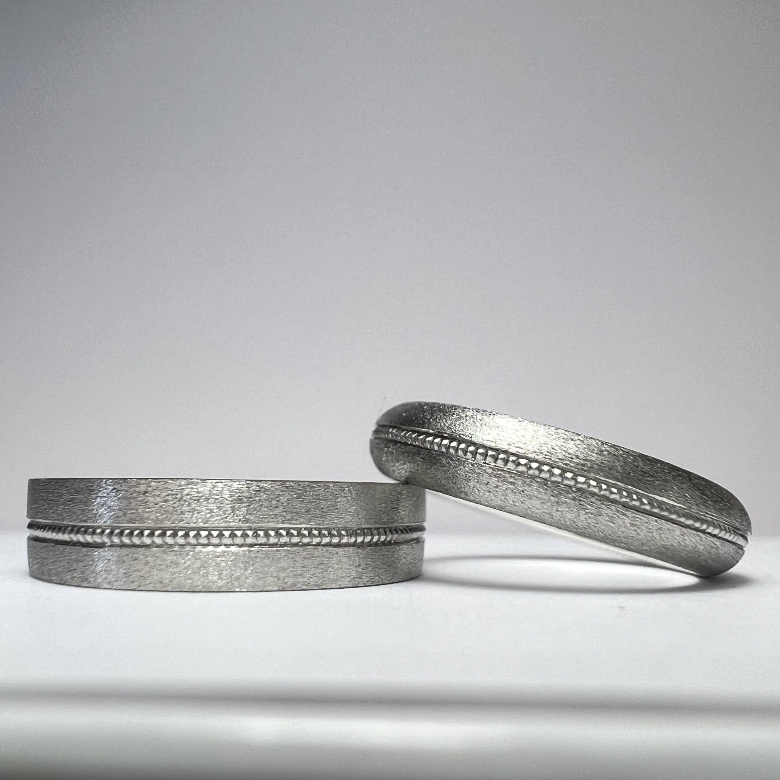 結婚指輪（彫金工法）スターダストミル打ち