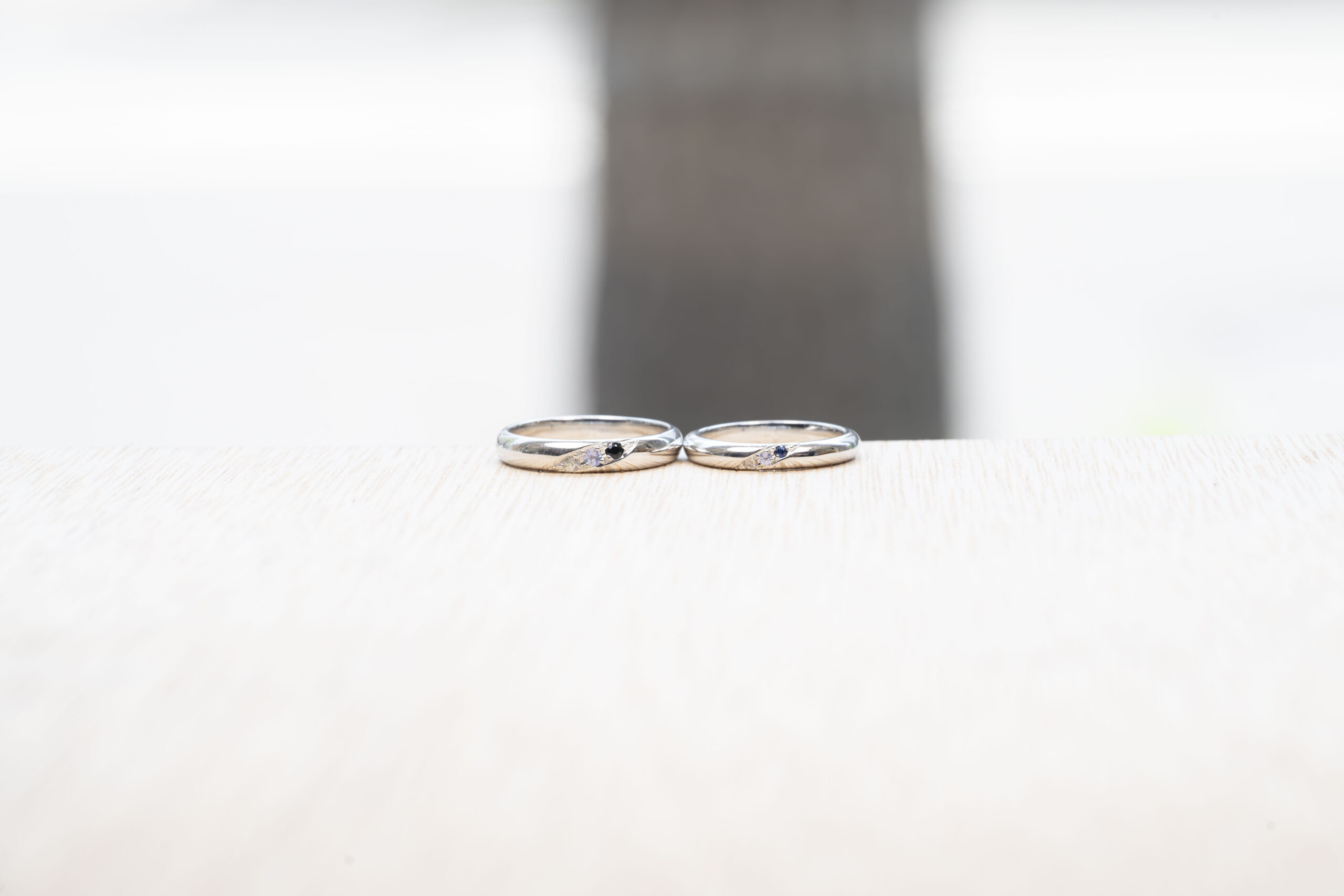 ペアリング（彫金工法）カラーダイヤモンドサファイアタンザナイト彫り留め鏡面