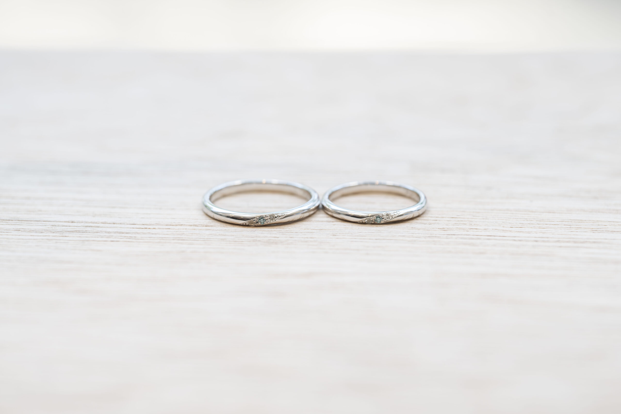 ペアリング（彫金工法）アクアマリン彫り留め鏡面