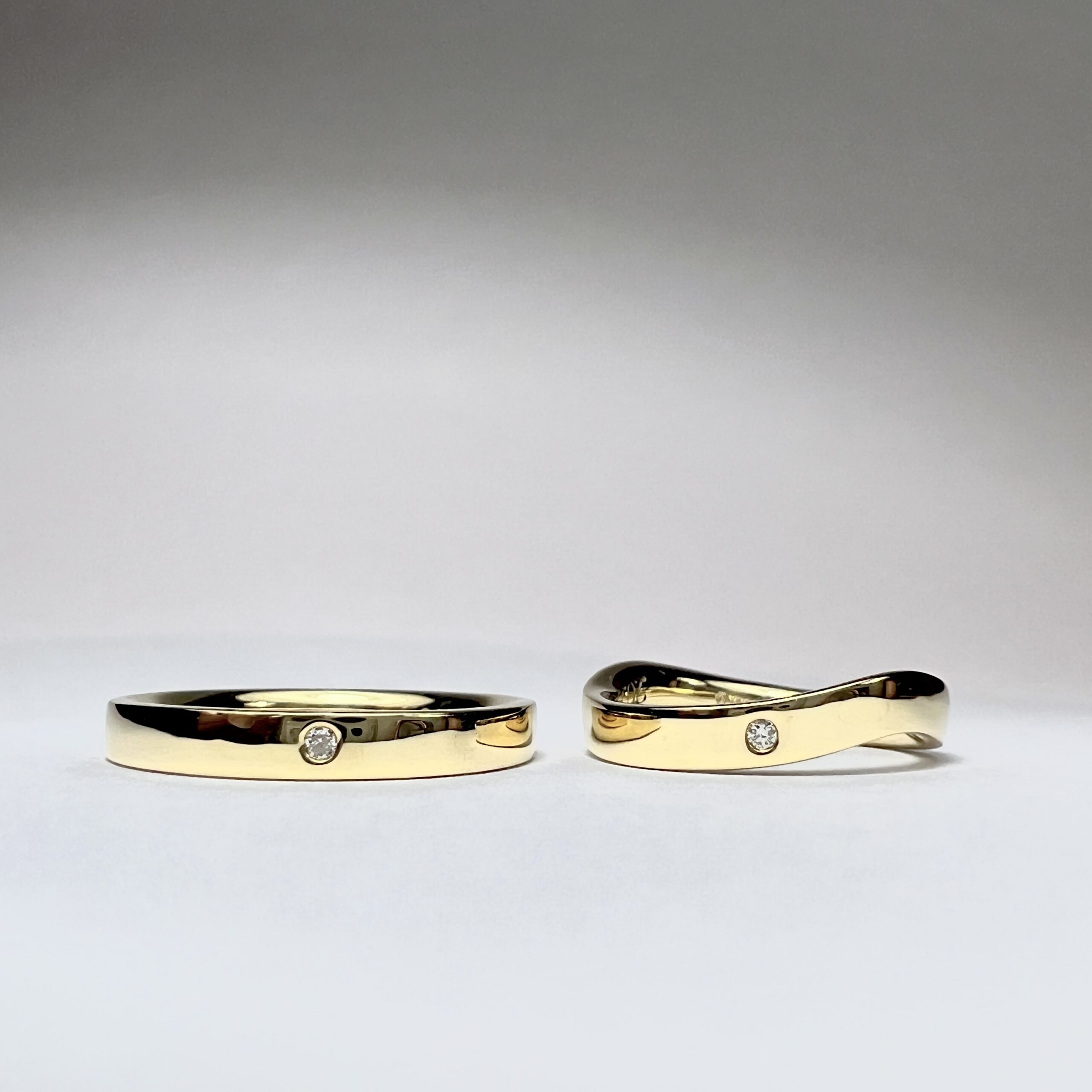 結婚指輪（彫金工法）ダイヤモンド伏込み留めウェーブレーザー刻印鏡面