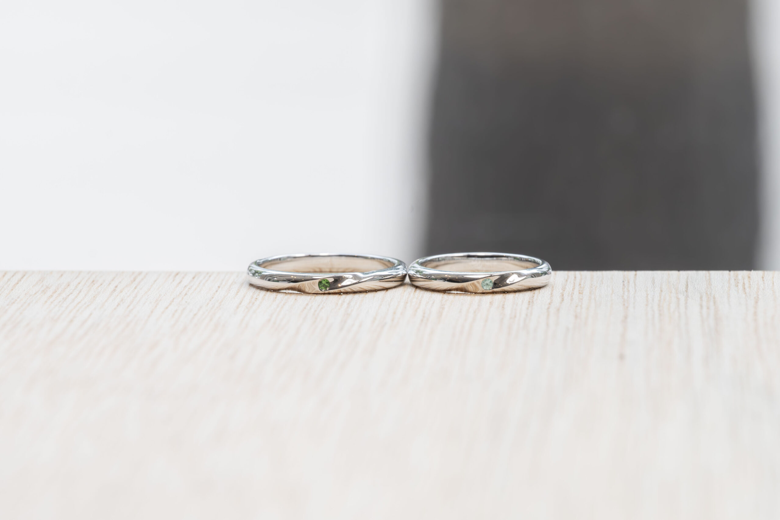 ペアリング（彫金工法）ガーネットトルマリン伏込み留めメビウス鏡面