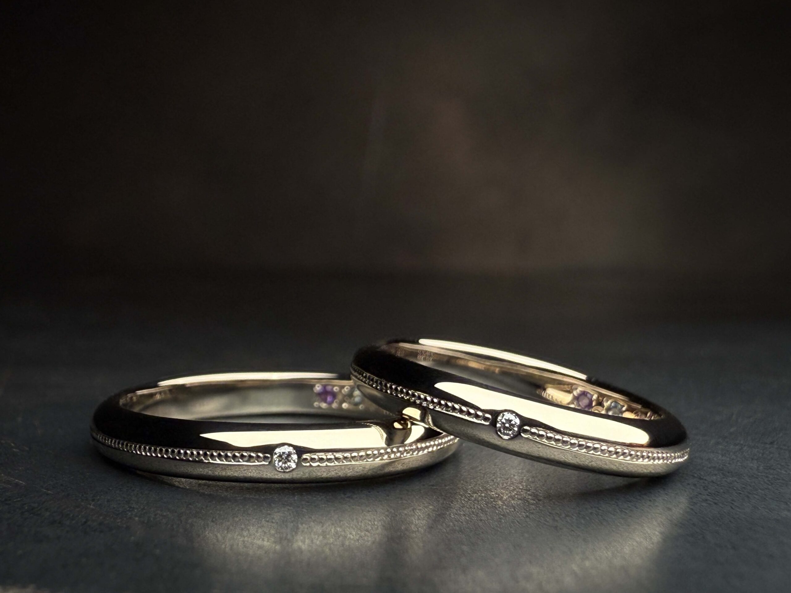 結婚指輪（彫金工法）アメジストダイヤモンドブルートパーズ伏込み留めミル打ち鏡面