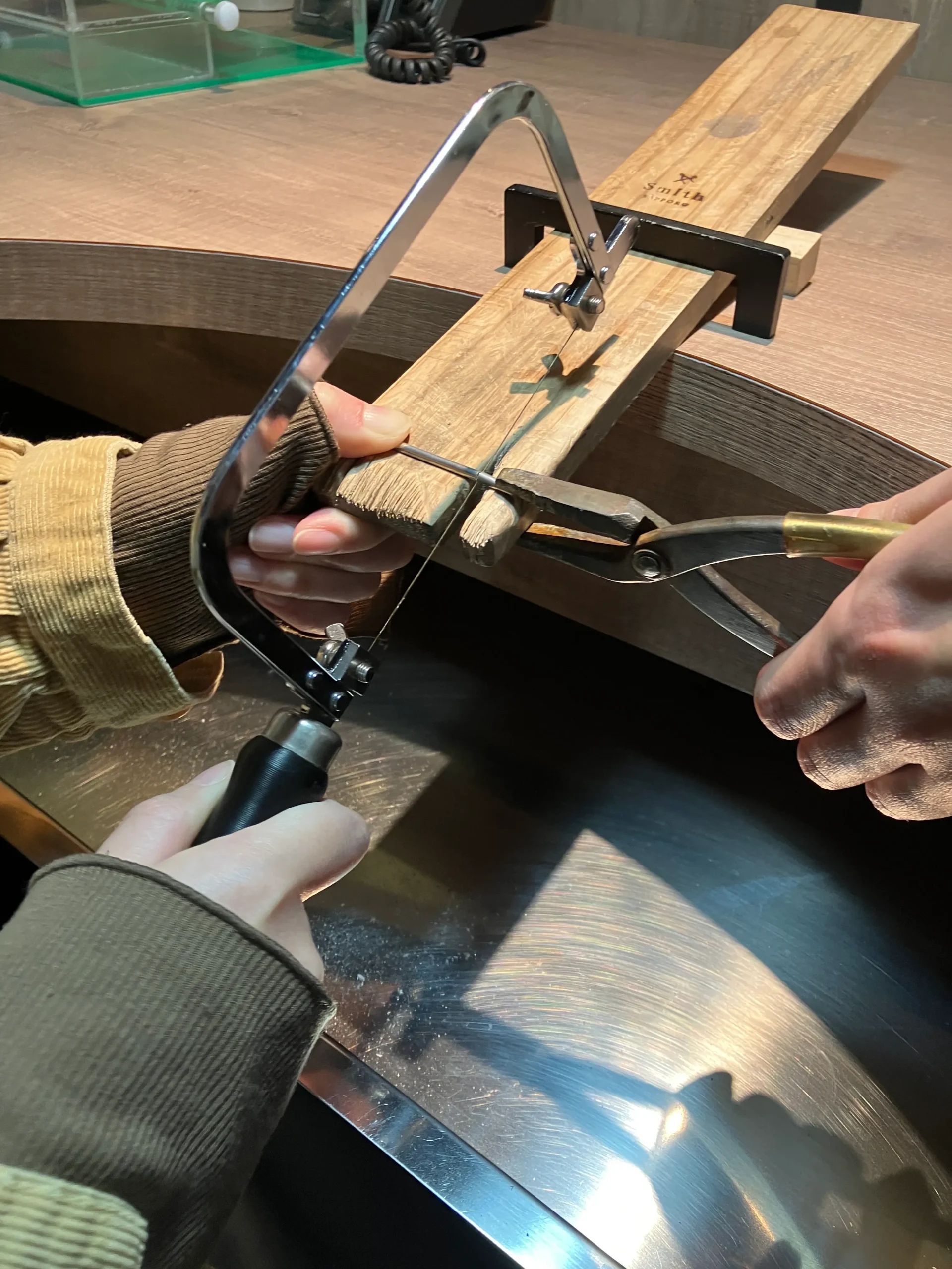 ｜J様・F様【1本の金属の棒を曲げたり叩いたり磨いたりして指輪の形にしていくのが楽しかったです】