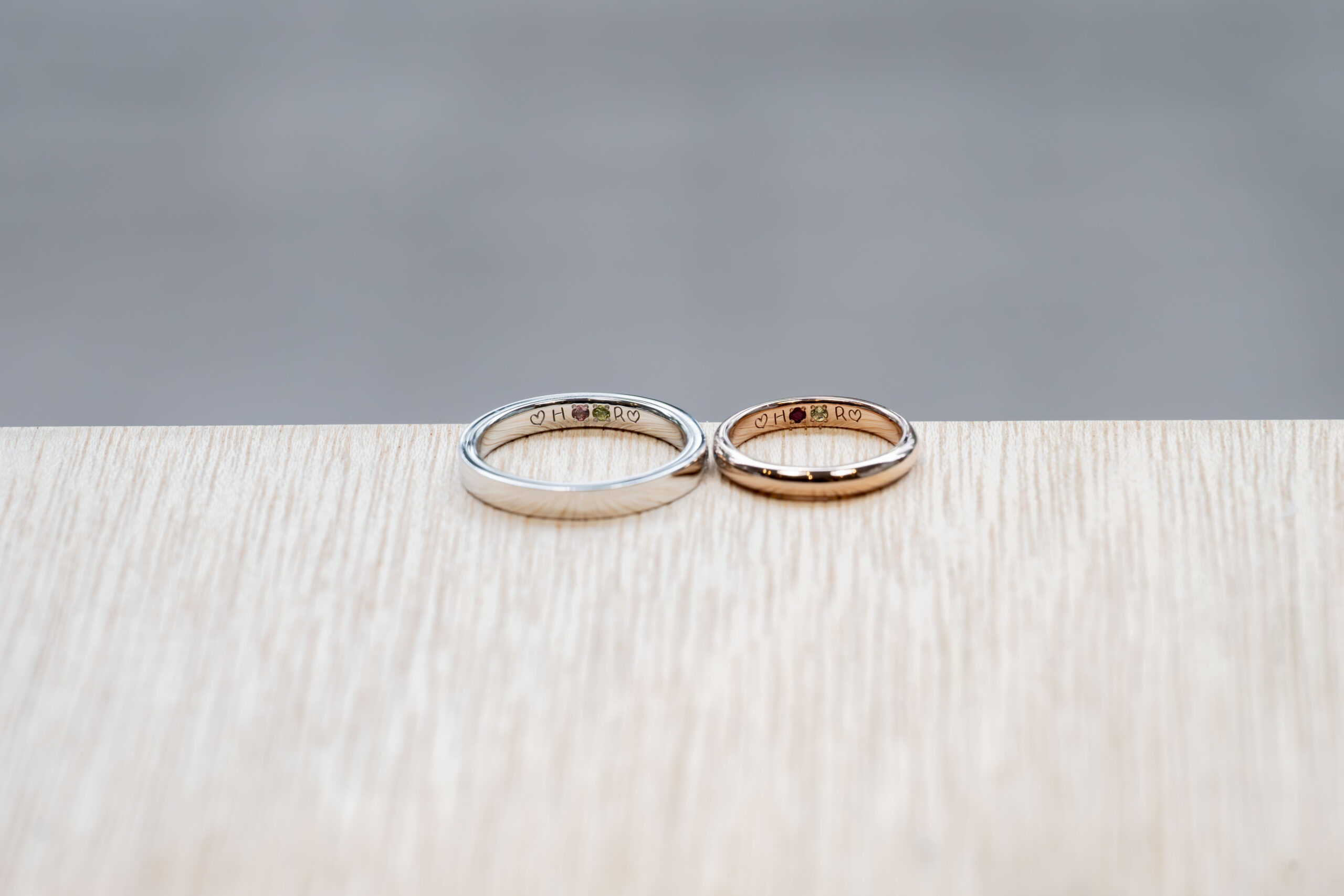 ペアリング（彫金工法）トルマリンペリドットシークレットストーン手書きレーザー刻印鏡面